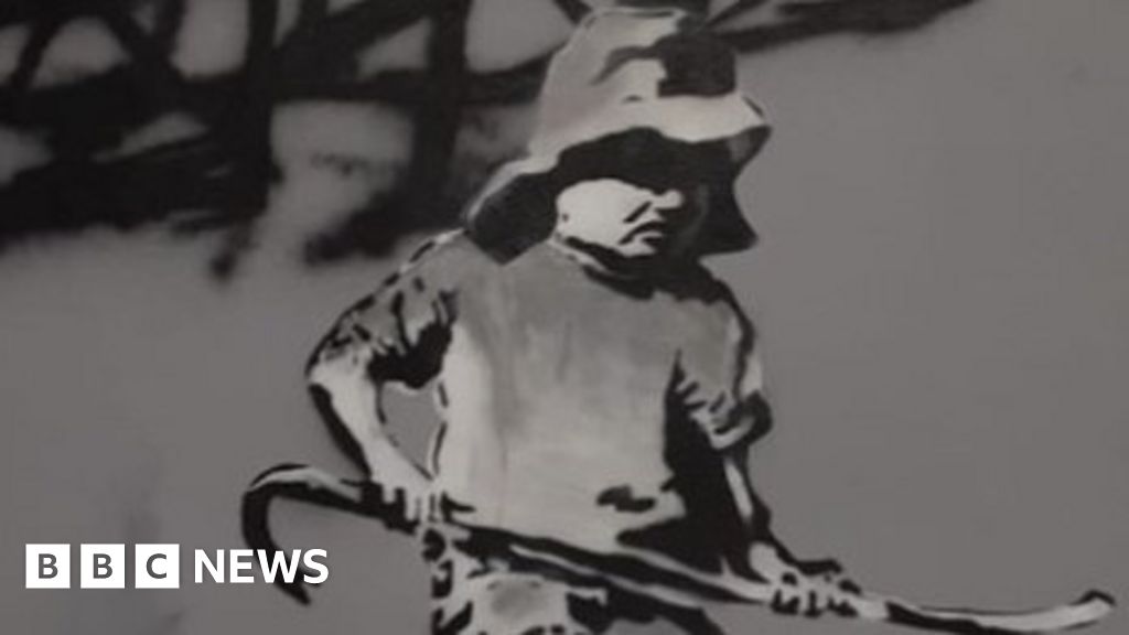 Banksy: Lowestoft sandcastle child recreated by local artist