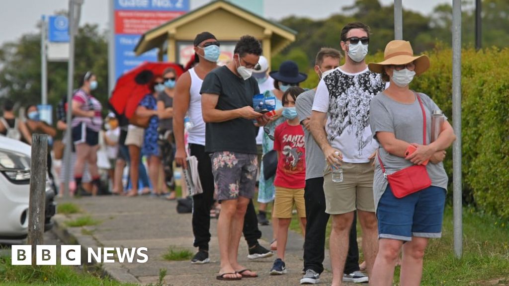 covid-sydney-residents-urged-to-stay-home-amid-new-outbreak