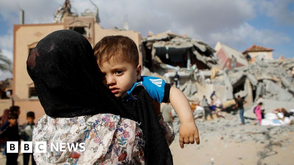 Израел нарежда на жителите на Газа да евакуират част от Рафах за „ограничена“ операция