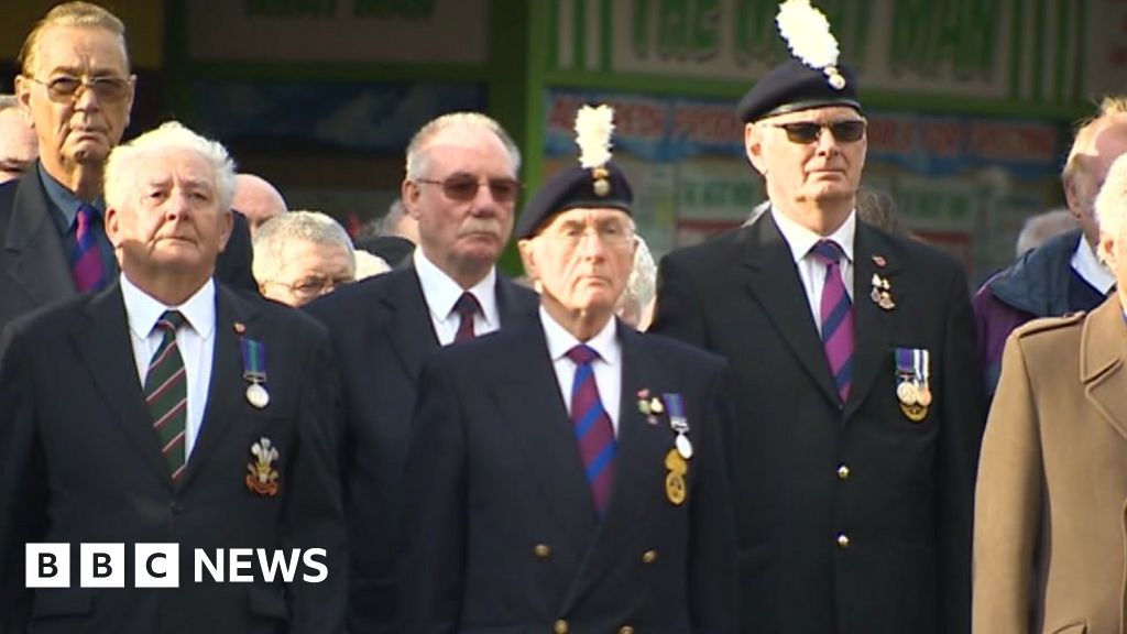 Armistice Day: Two-minute Silence Held Across Wales - BBC News