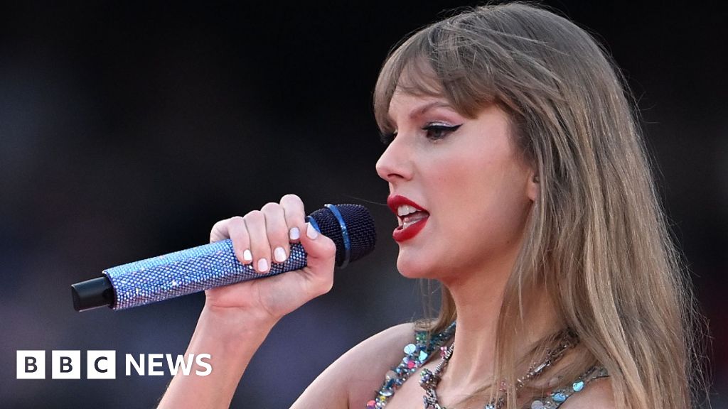 Swift's UK fans lose £1m in ticket scams, bank says
