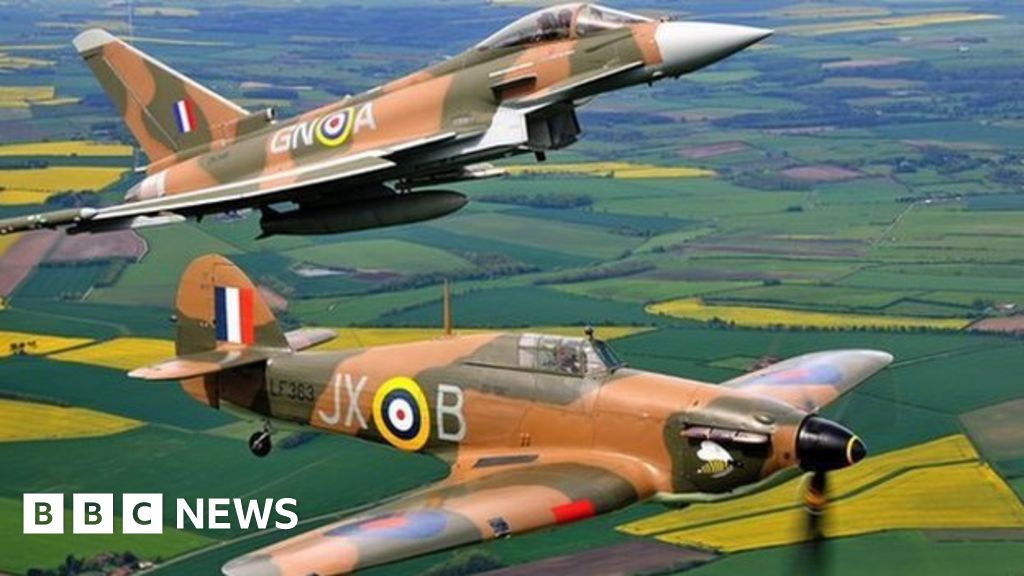 Battle of Britain 75th anniversary flypast takes place - BBC News