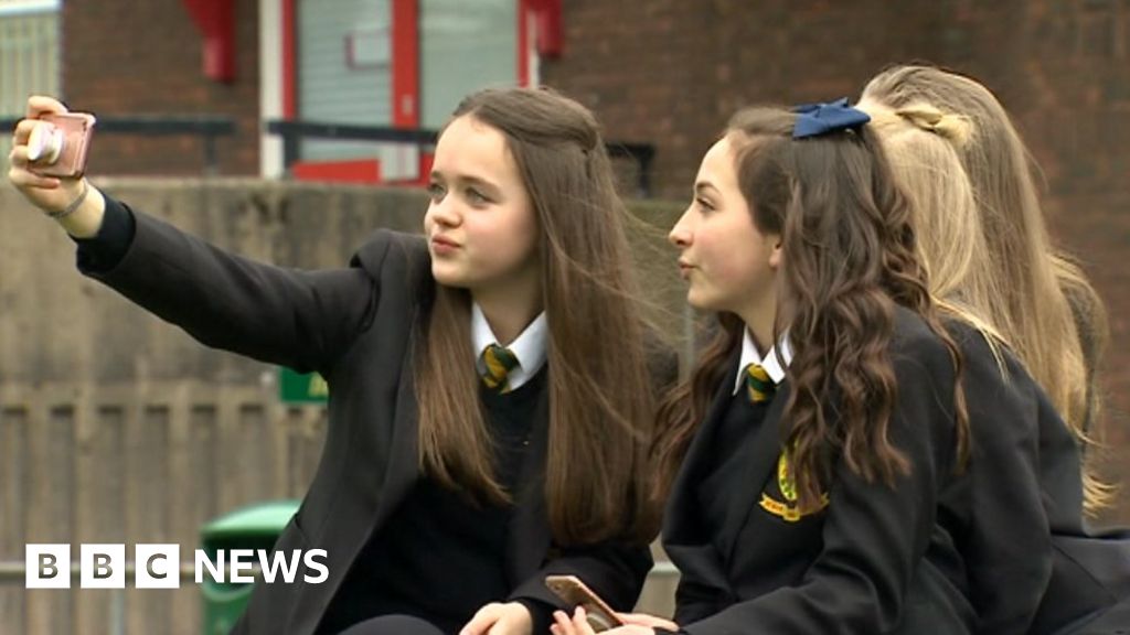 Adults Should Help Tackle Social Media Effect On Teens BBC N