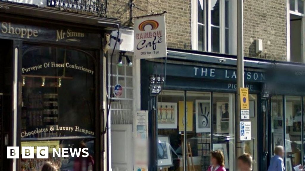 Cambridge Rainbow Vegetarian Cafe Refuses New 5 Note Bbc News