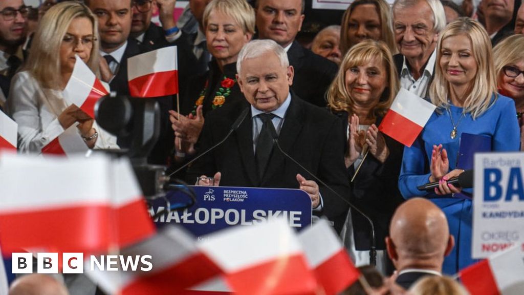 Poland election: Poles prepare to vote as rivals end acrimonious campaign