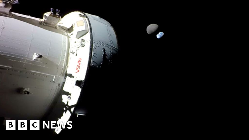 Artemis: Nasa’s Orion capsule breaks distance record – BBC