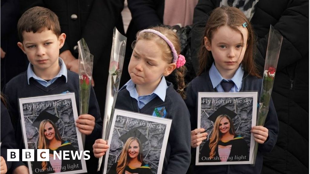 Ashling Murphy: Mourners line the streets for the murdered teacher