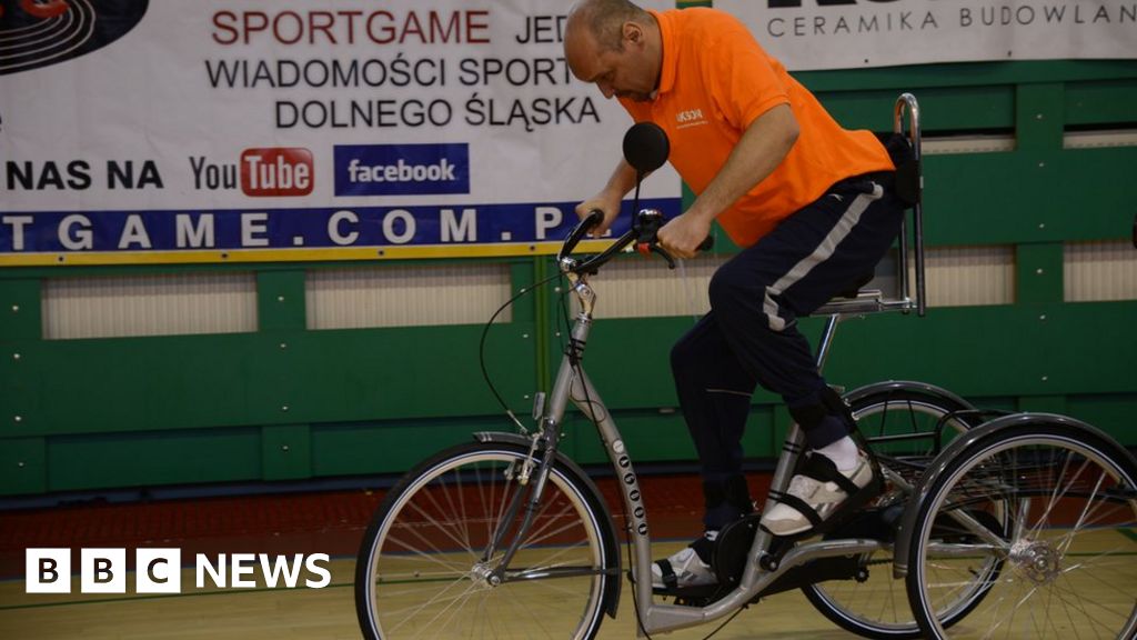 The paralysed man who can ride a bike - BBC News