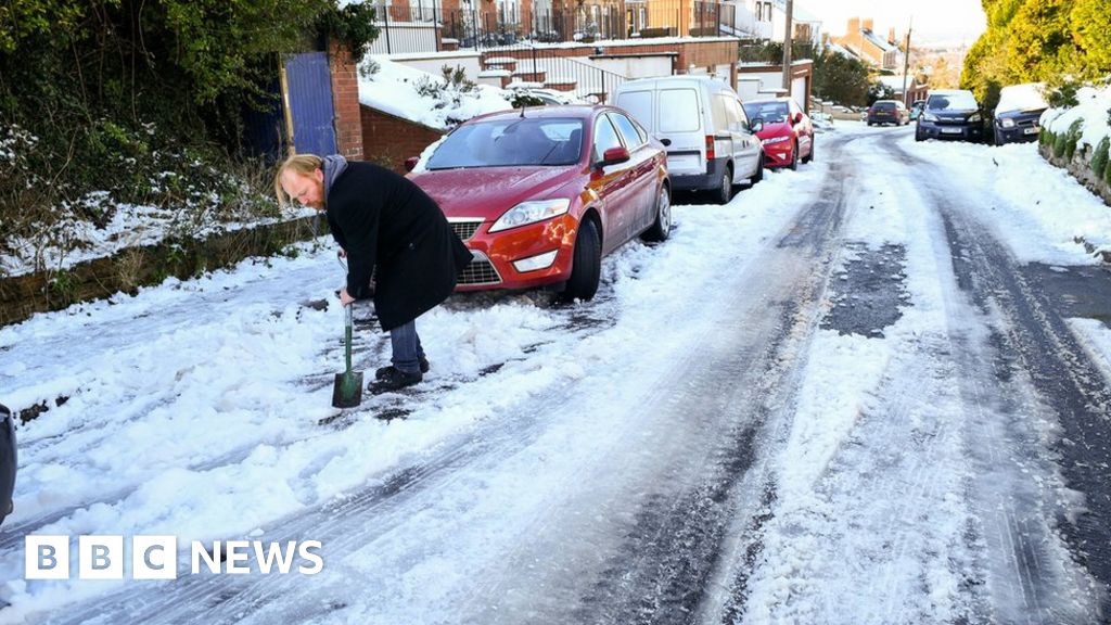 UK Weather: Ice Warnings As Snow Disrupts Weekend - BBC News