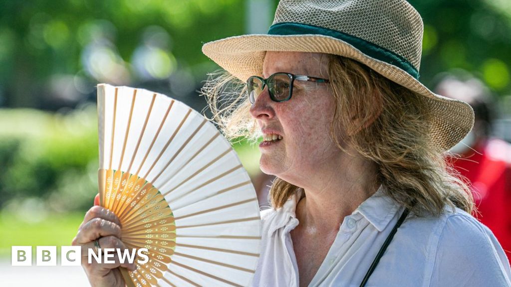 Met Office Issues First Uk Extreme Heat Warning Bbc News