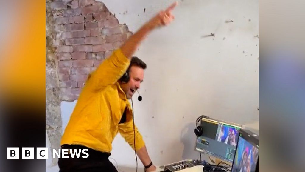 Ukraine Eurovision win: Presenter hosting from bunker jumps for joy