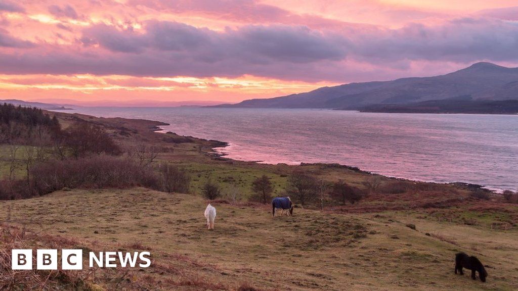 Photographer Quintin Lake completes British coast walk - BBC News