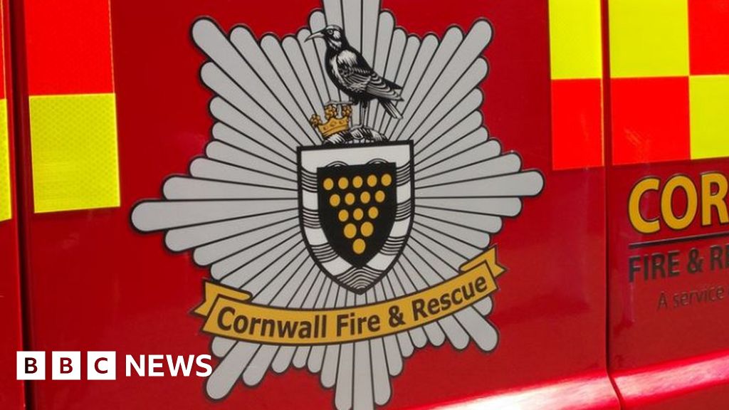Firefighters tackle large barn fire near Bude 