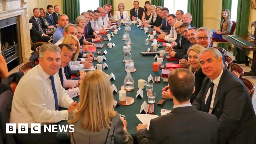 Theresa Mays New Look Cabinet Meets Amid Brexit Turmoil Bbc News 