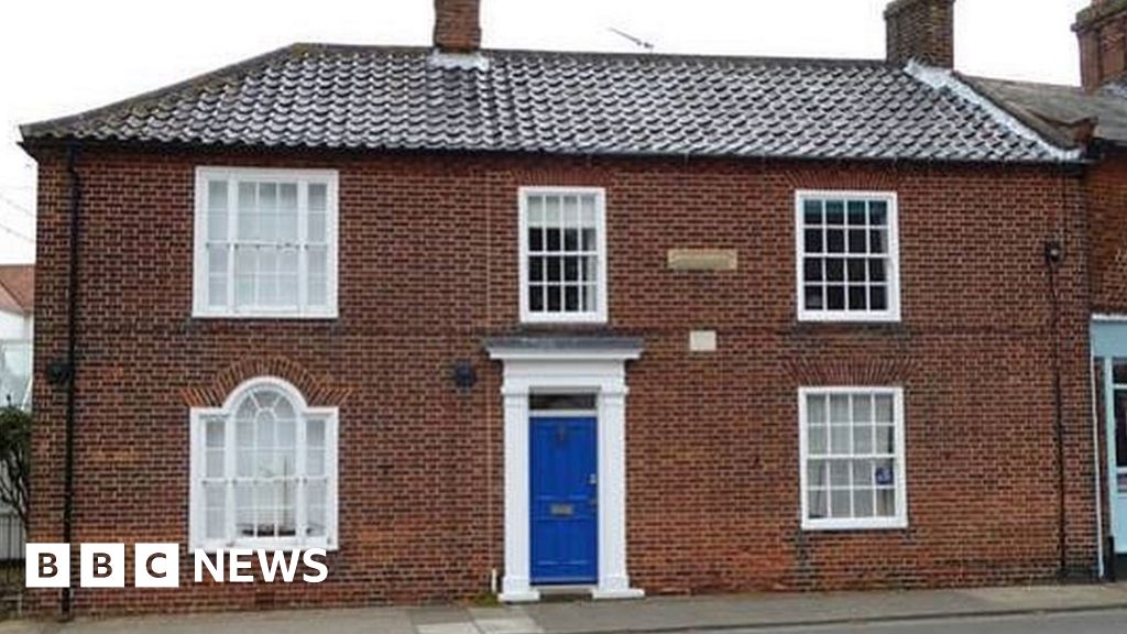Orwell's Southwold home to get new plaque BBC News