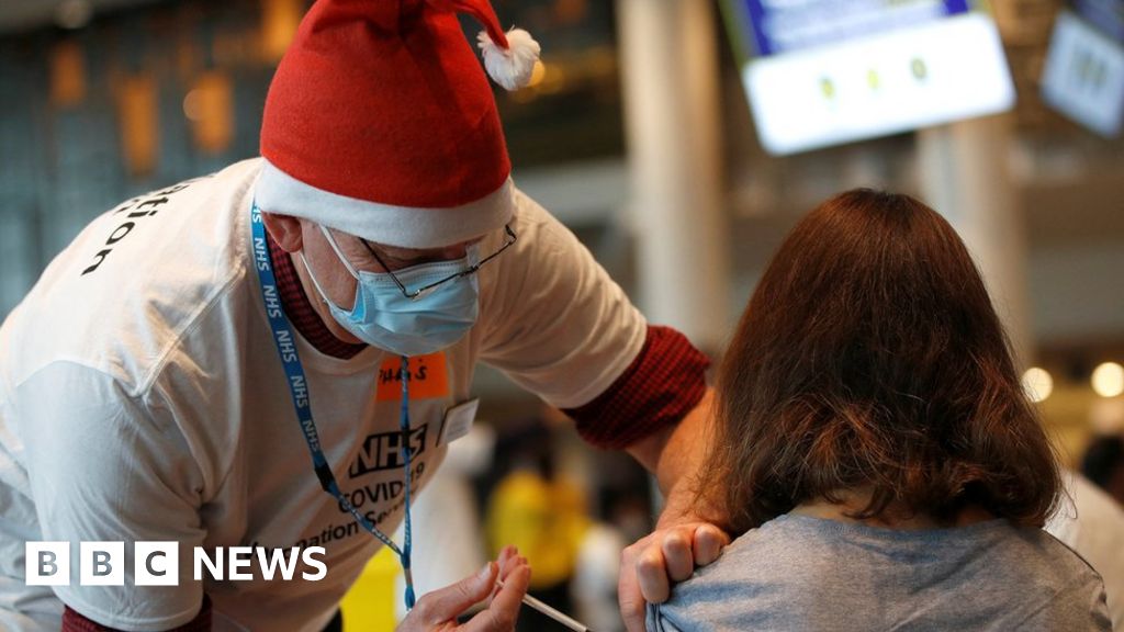 Covid: Volunteers ensure Christmas Day booster jabs push