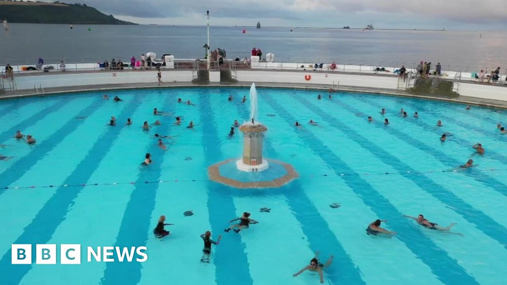 Hundreds join summer solstice sunrise swim in Plymouth BBC News