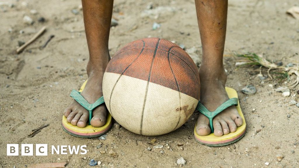 Basketball hoops of the Philippines - BBC News