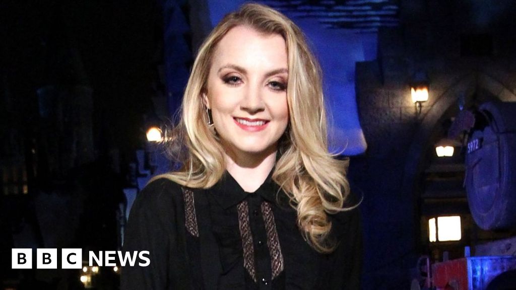 Harry Potter Actress Evanna Lynch Stuck As Luna Lovegood Bbc News