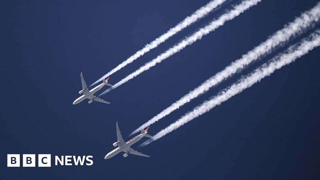 Contrails: How tweaking flight plans can help the climate - BBC News