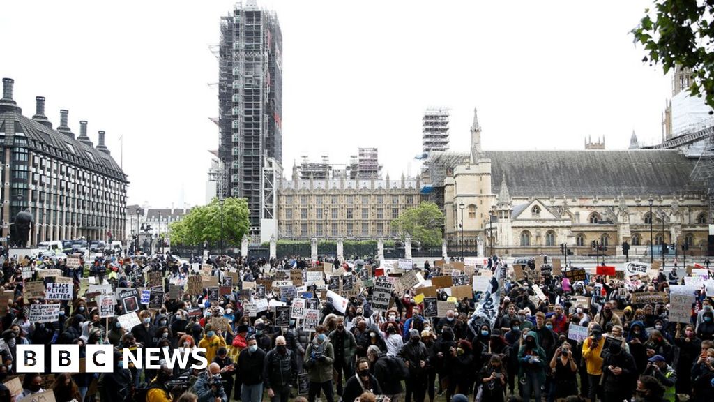 George Floyd: Crowds gather to protest across the UK thumbnail