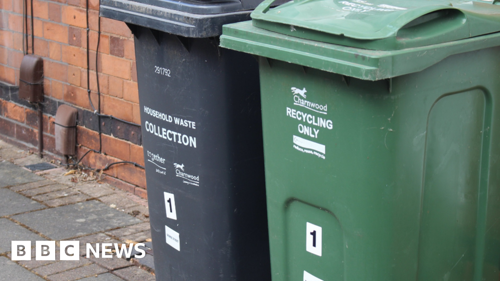 Charnwood bin and street cleaning staff to vote over strike BBC News