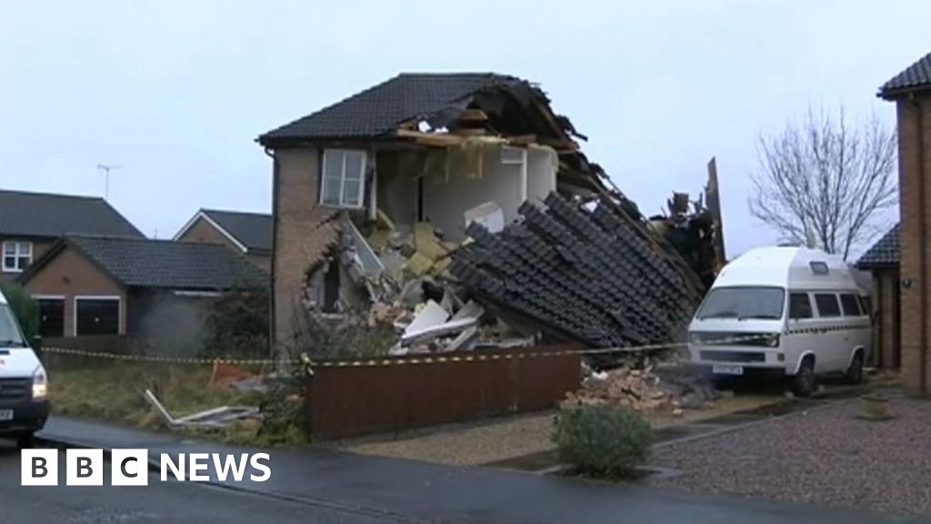 Suspected gas explosion causes Lincolnshire house collapse
