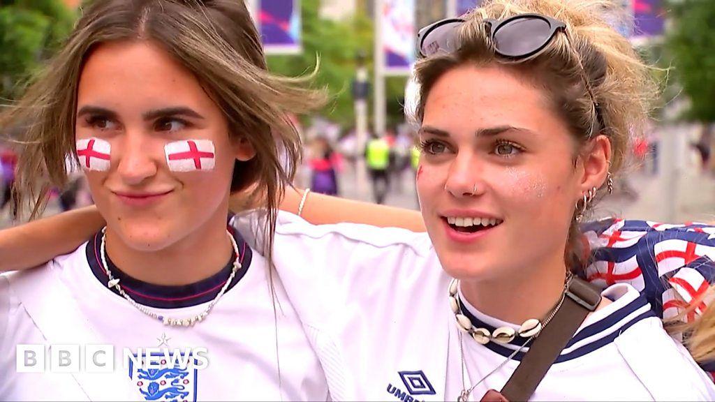 Euro 2022: England and Germany fans arrive in Wembley