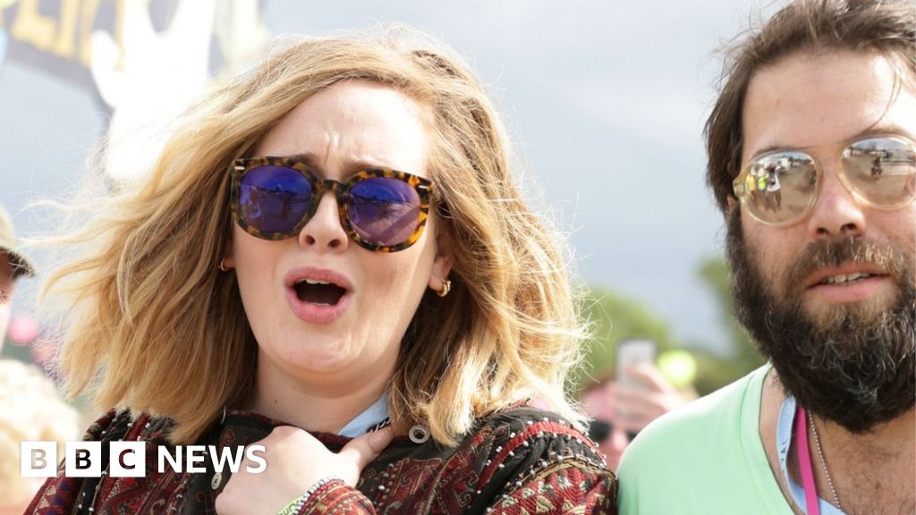 Adele Splits From Husband Simon Konecki Dailyonews 