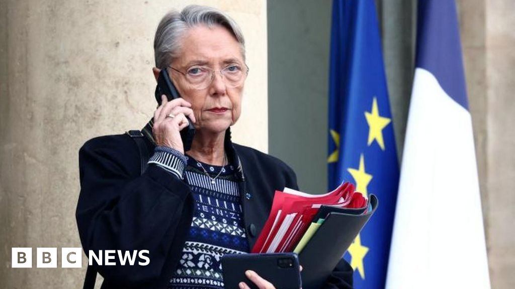 Il primo ministro francese Elizabeth Bourne si dimette in vista del previsto rimpasto di governo