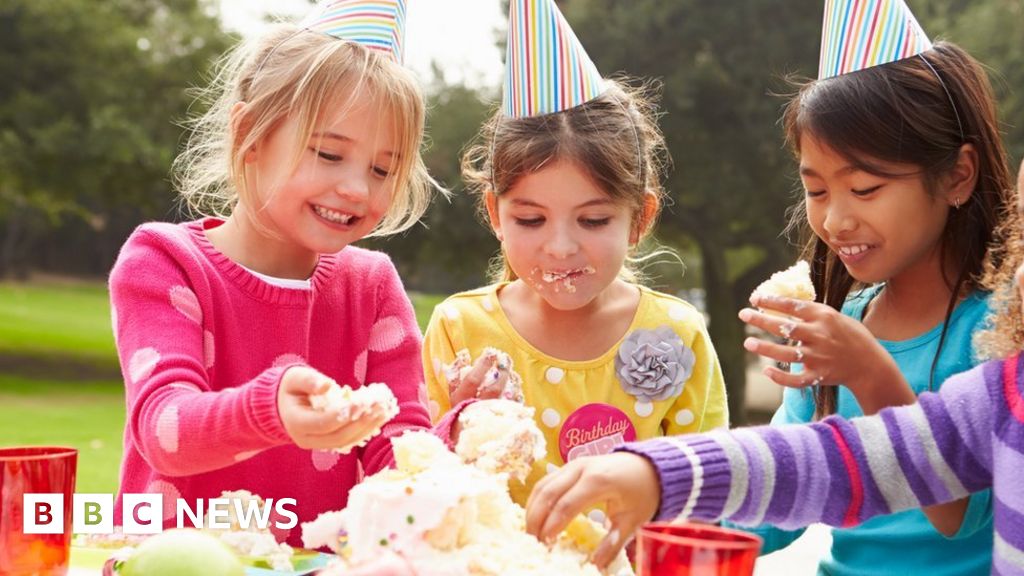 Are your friends bad for your health? - BBC News