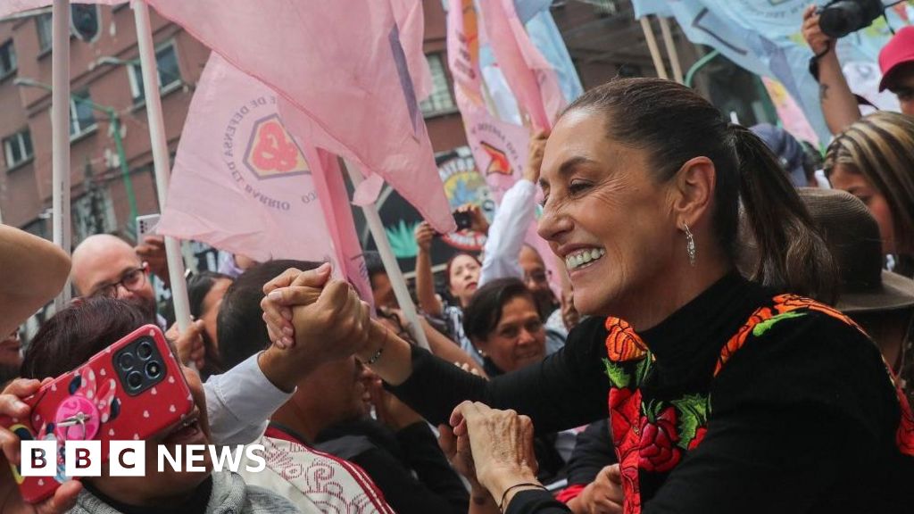 Фаворитът в изборите за Мексико Клаудия Шейнбаум е затрупана с послания на омраза