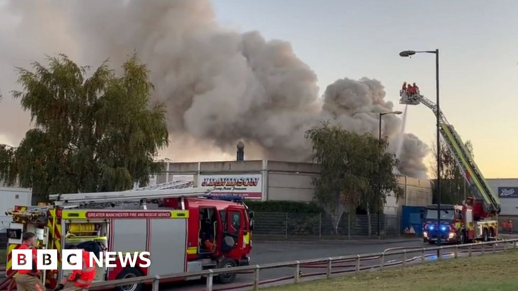 Crews tackle large blaze at Altrincham commercial premises - BBC News