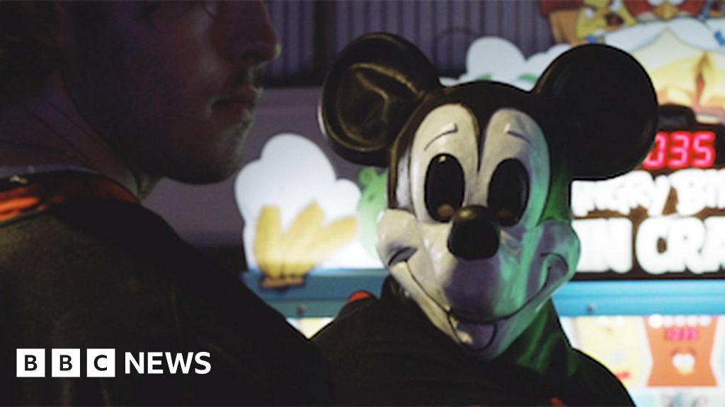 Mickey Mouse horror film unveiled as copyright ends BBC News