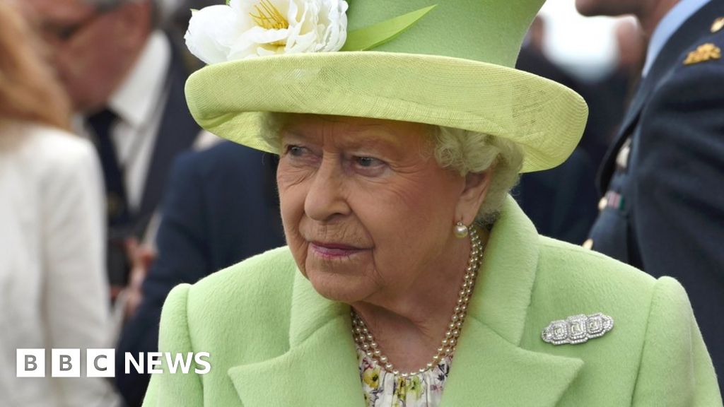 Queen sex jokes on BBC Radio 4 a 'serious breach' of guidelines BBC News