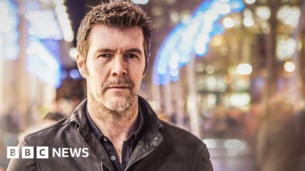 Rhod Gilbert: Comedian being treated for cancer - BBC News