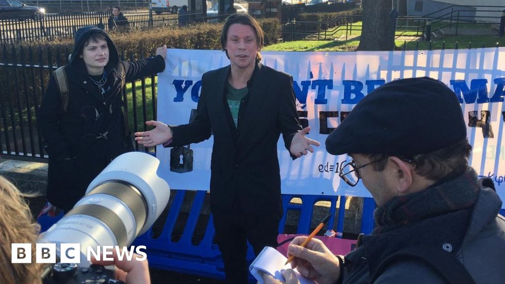 Lauri Love: Alleged hacker begins legal battle over seized computers