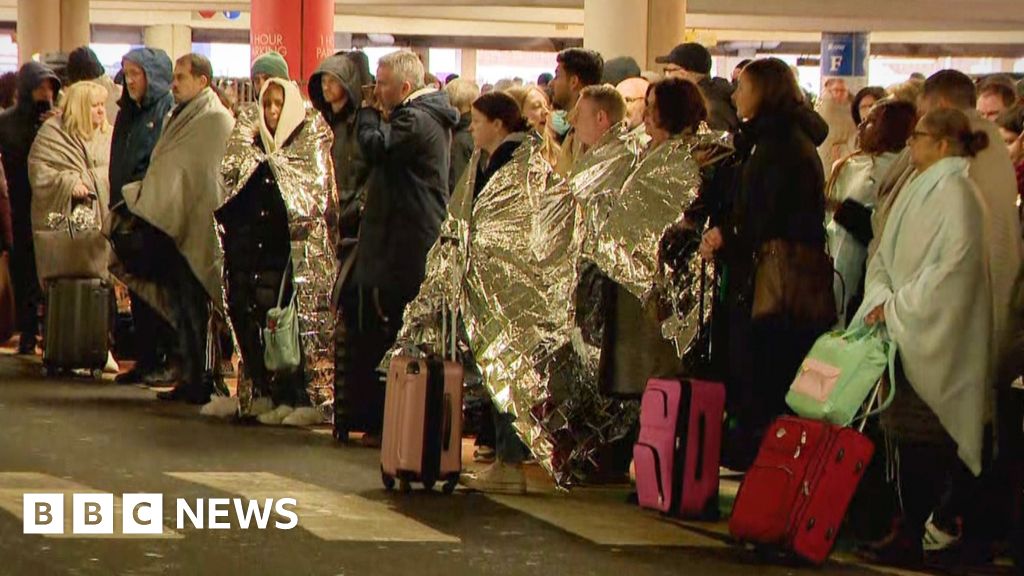 Glasgow Airport passengers evacuated amid police lockdown