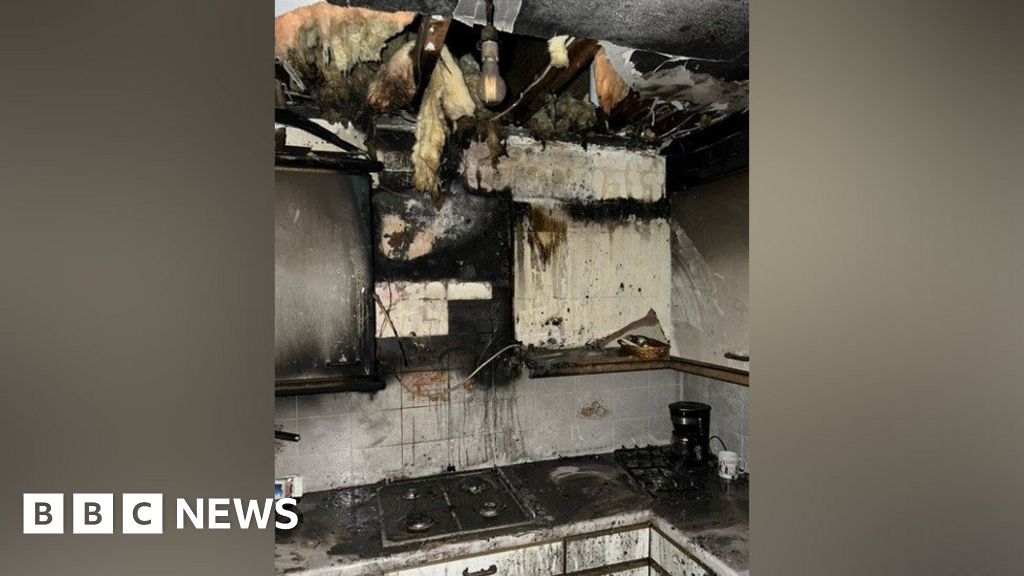 Chip pan fire destroys Corringham kitchen BBC News