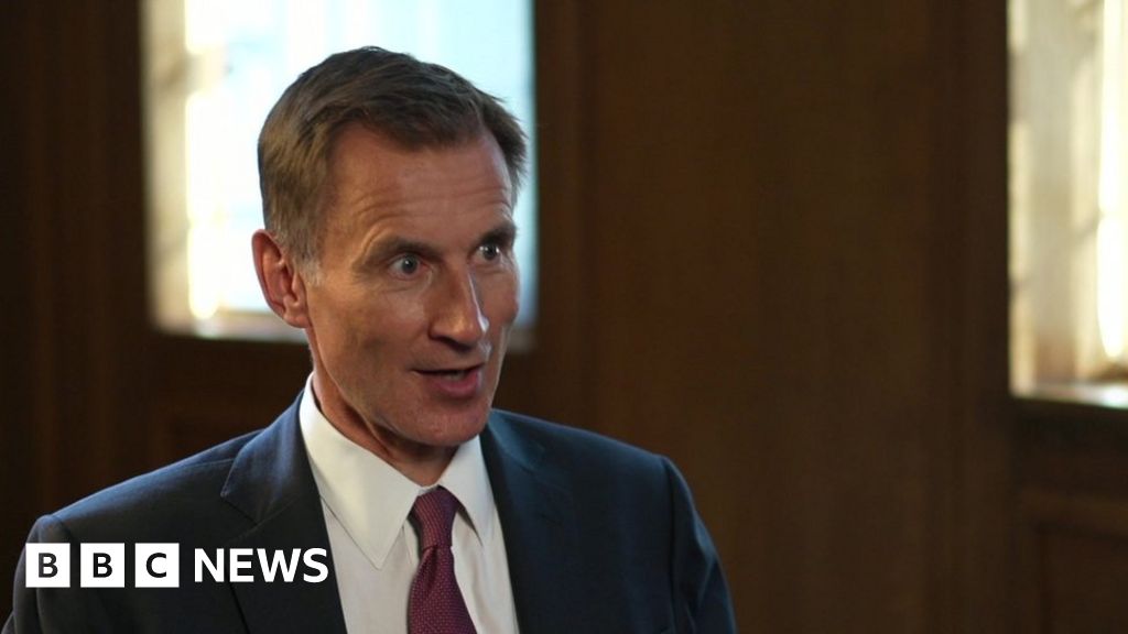 Jeremy Hunt warns Tory MPs against trying to oust PM – BBC