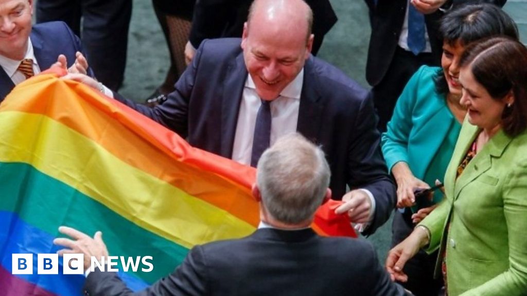 Cheers And A Sing Song Australian Mps Back Gay Marriage