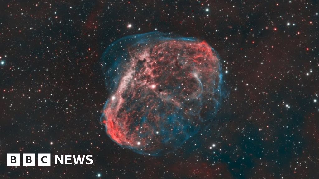 Stargazers get Nasa recognition for Crescent Nebula photo - BBC News