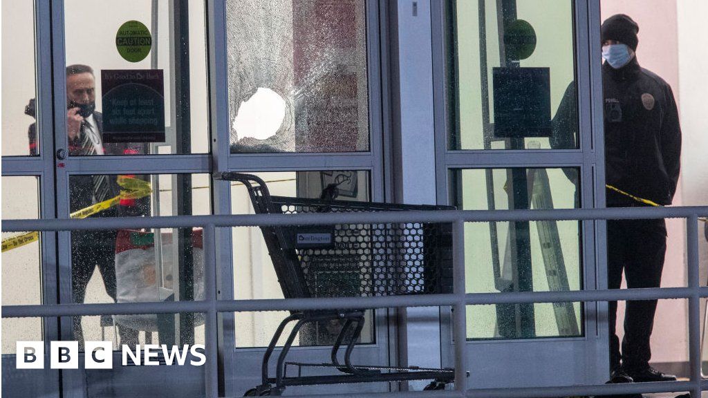 Police stray bullet kills teen in LA store's dressing room