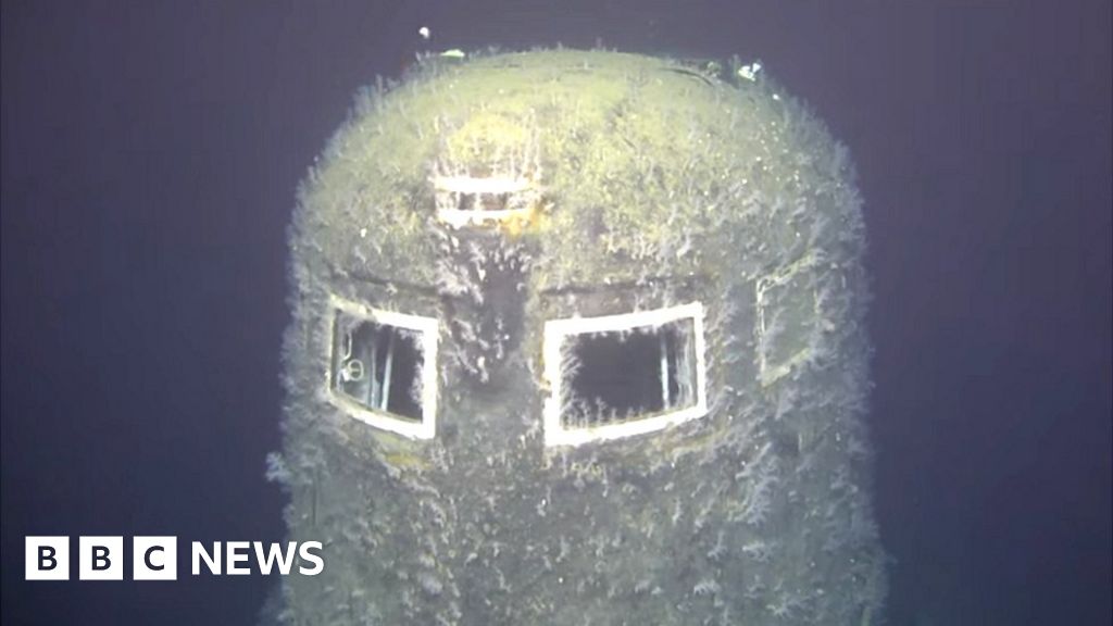 Norway finds big radiation leak from Russian sub