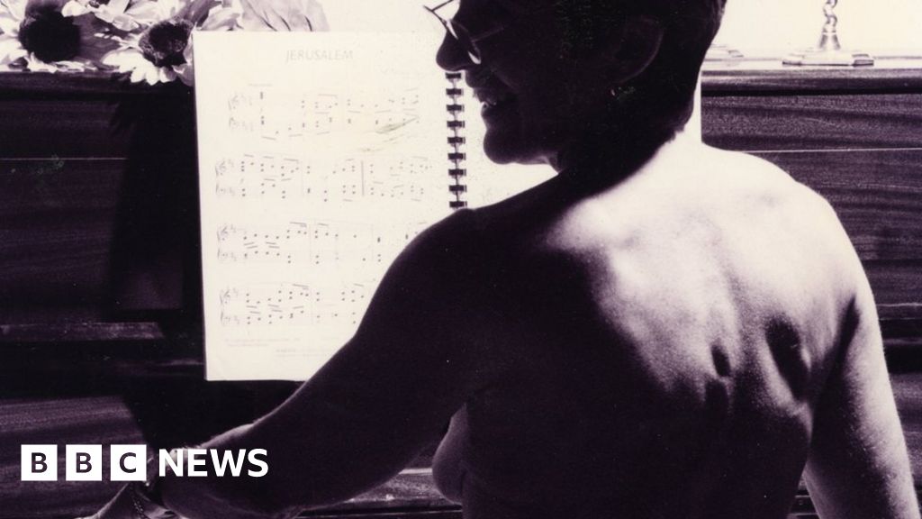 Calendar Girls story laid bare in Dales exhibition BBC News