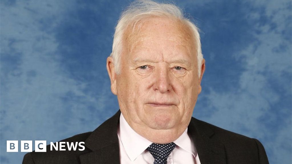 Ex Leader Of Caerphilly Council Suspended After Shares Probe Bbc News 