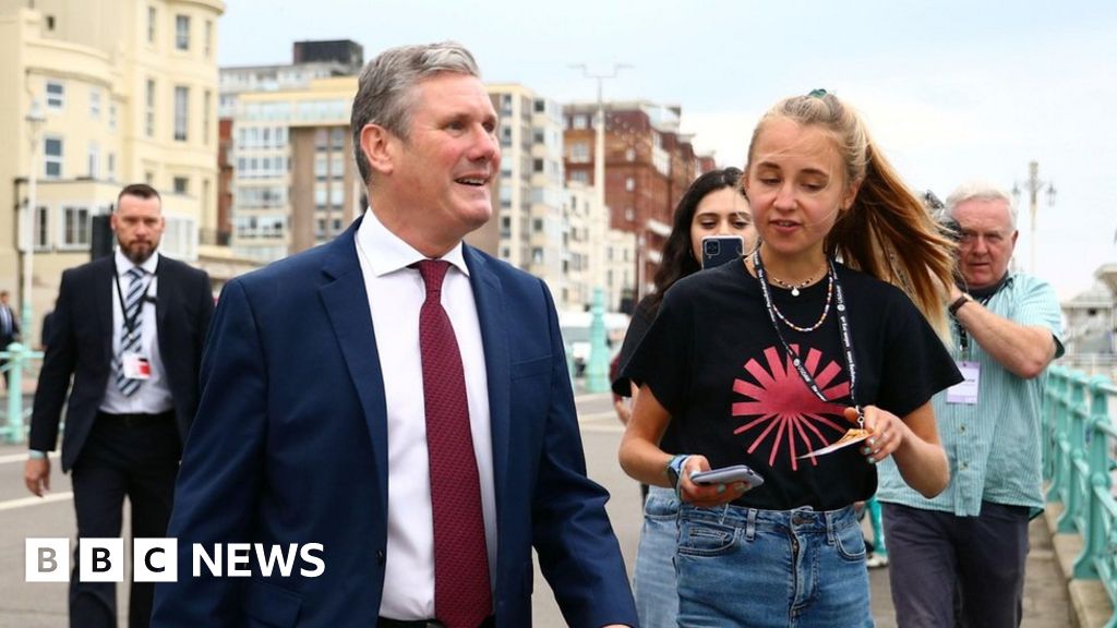 Young climate activists turn up the heat on Keir Starmer