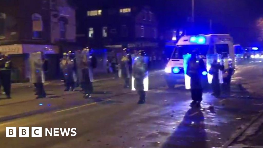 Police In Riot Gear In Harehills Leeds Tackle Fireworks Disturbance Bbc News