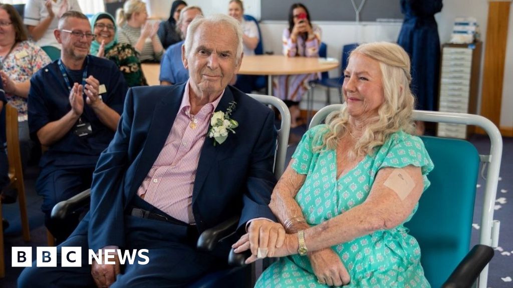 Divorced couple, 85, remarry in Dewsbury hospital weeks before groom's death