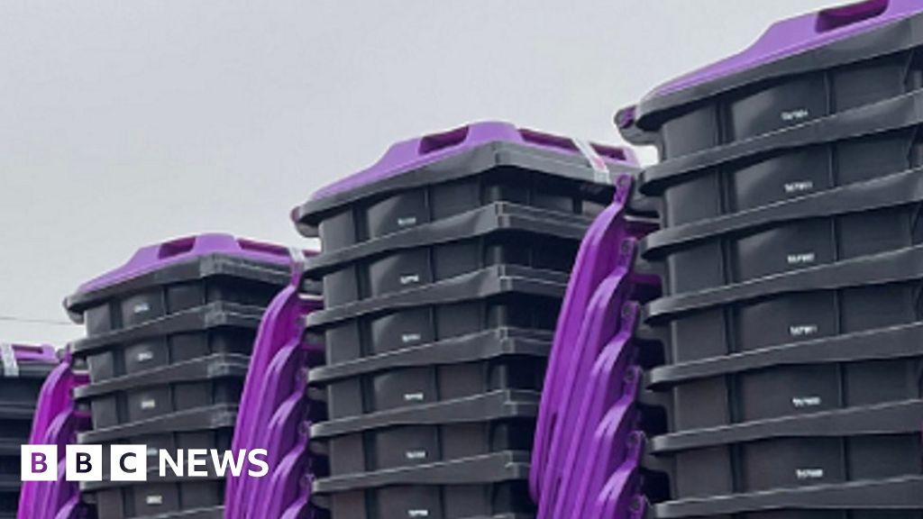 South Kesteven Council criticised over 'petty' recycling tags BBC News